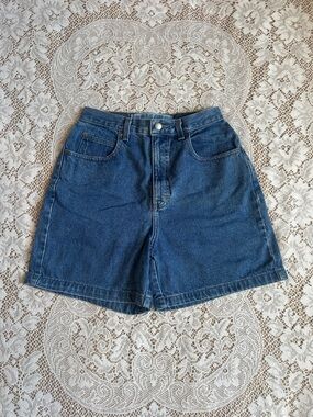 Gloria Vanderbilt Classic Denim Shorts, Medium Wash, Size 28